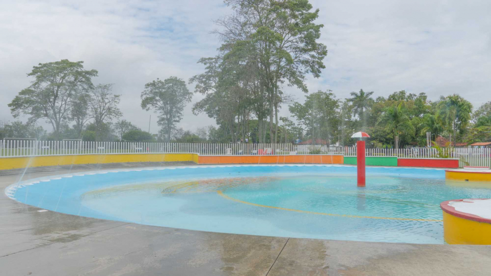 Tulua piscina niños